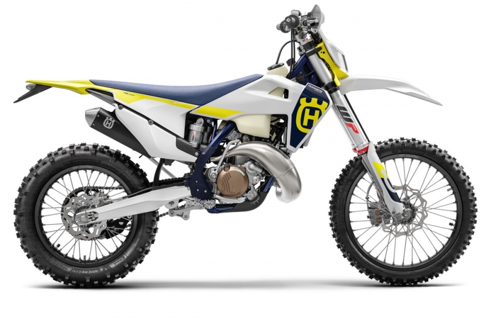 Low on weight and high on innovation, the TE 150 from Husqvarna Motorcycles combines high quality components, 2-stroke simplicity, and the latest technical innovations.