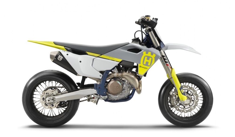 Receiving multiple technical upgrades for 2023 to maintain its class-leading performance on the track, the FS 450 remains the pinnacle machine for supermoto riders.